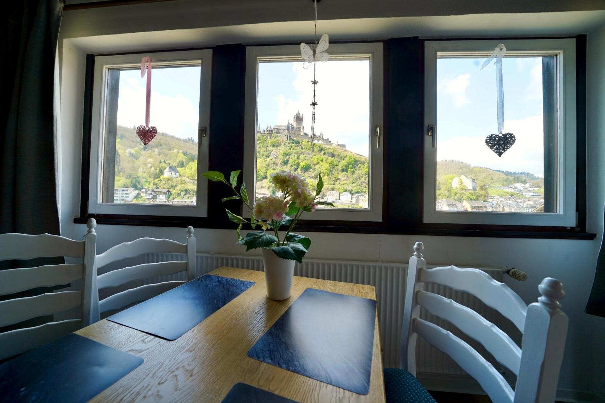 Apartments Haus Daniela Cochem Buitenkant foto